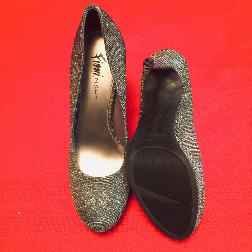 Shoes - Picture 2 of 4